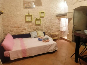 Unique white stone Studio Giovinazzo
